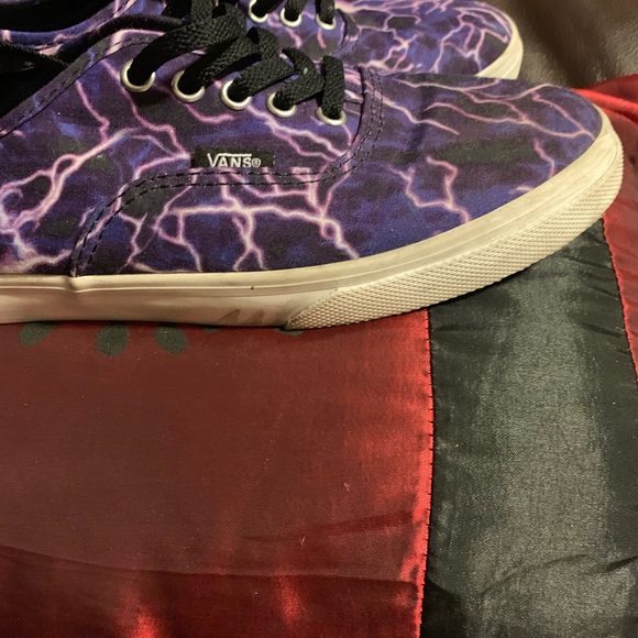 Vans - Picture 6 of 7